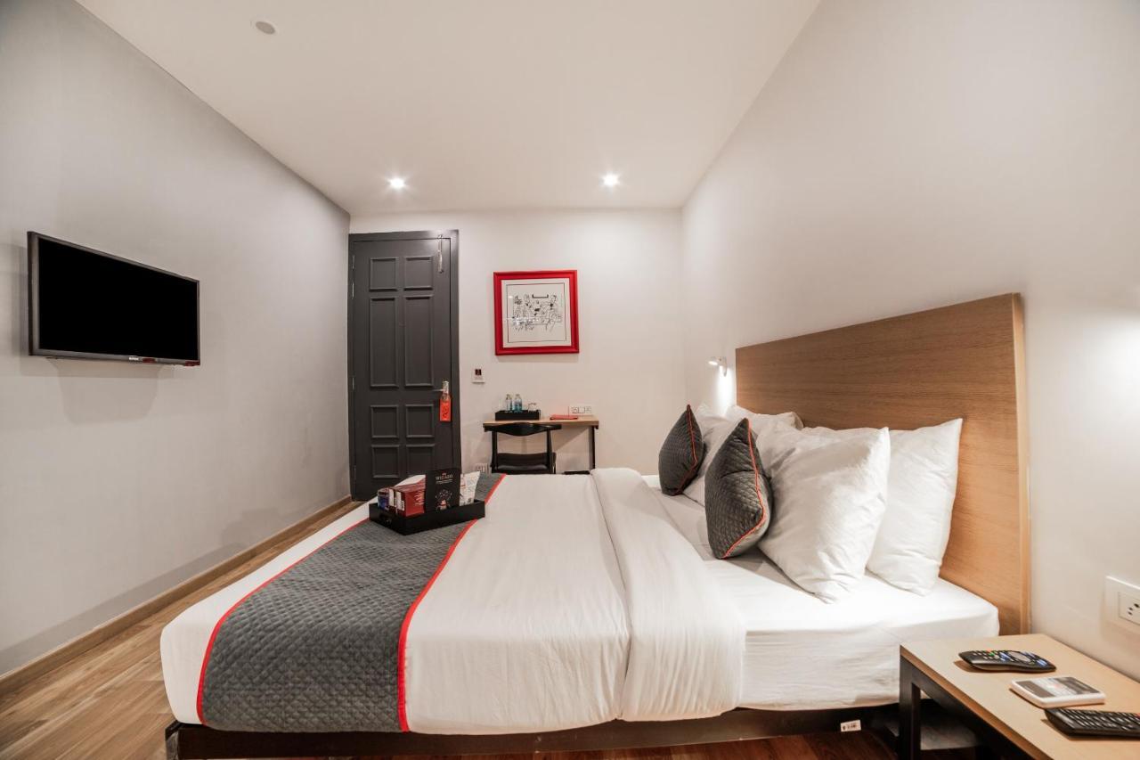 Oyo Townhouse 086 Pankha Road Hotel 4*