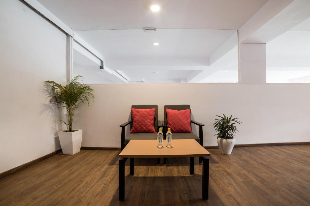 Oyo Townhouse 086 Pankha Road 4*