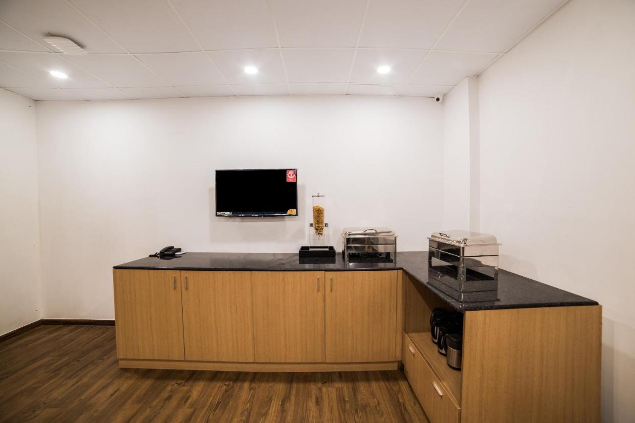 Oyo Townhouse 086 Pankha Road Hotel