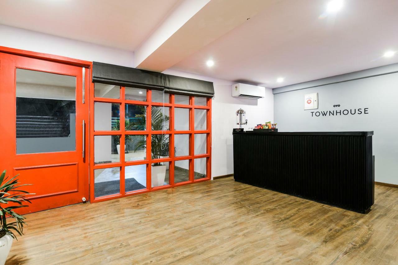 Oyo Townhouse 086 Pankha Road New Delhi