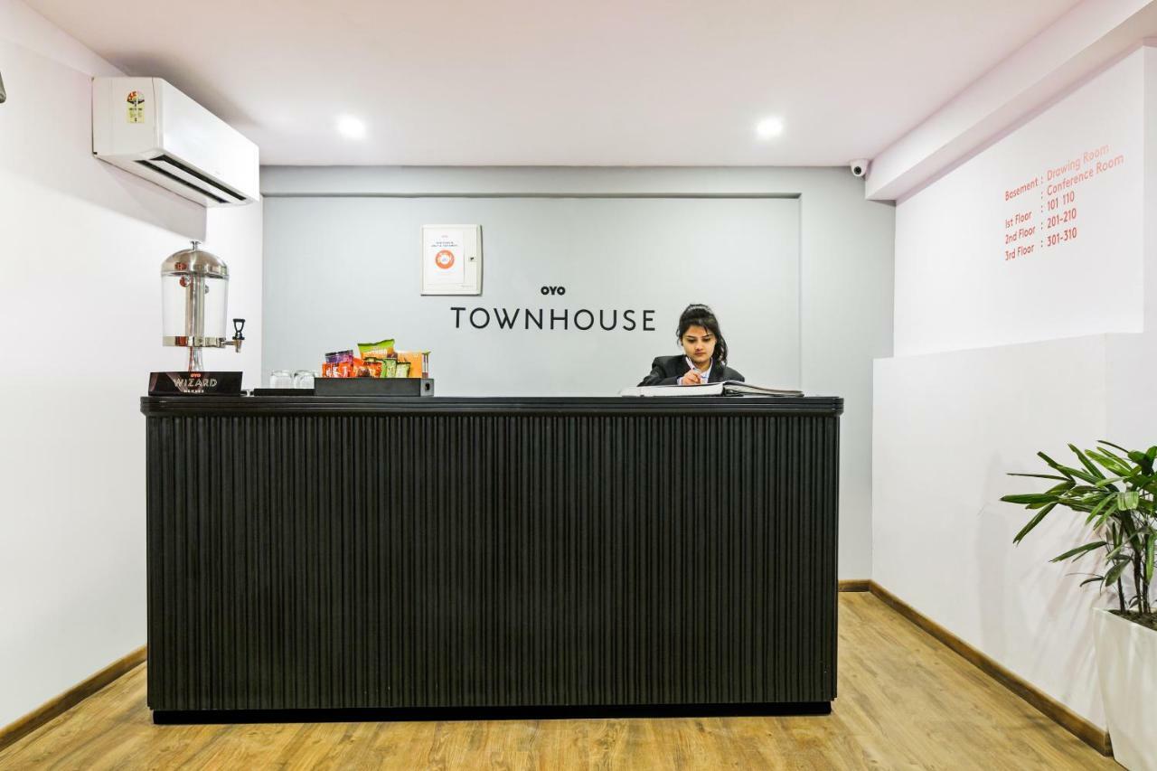 Hotel Oyo Townhouse 086 Pankha Road New Delhi